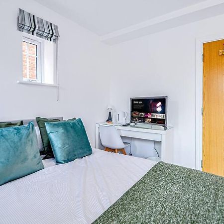 Entire House Sleeps 8 Near The River Thames Maidenhead Exterior foto