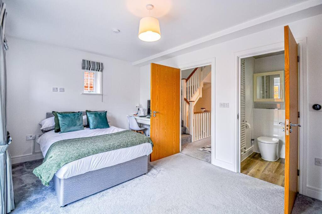 Entire House Sleeps 8 Near The River Thames Maidenhead Exterior foto