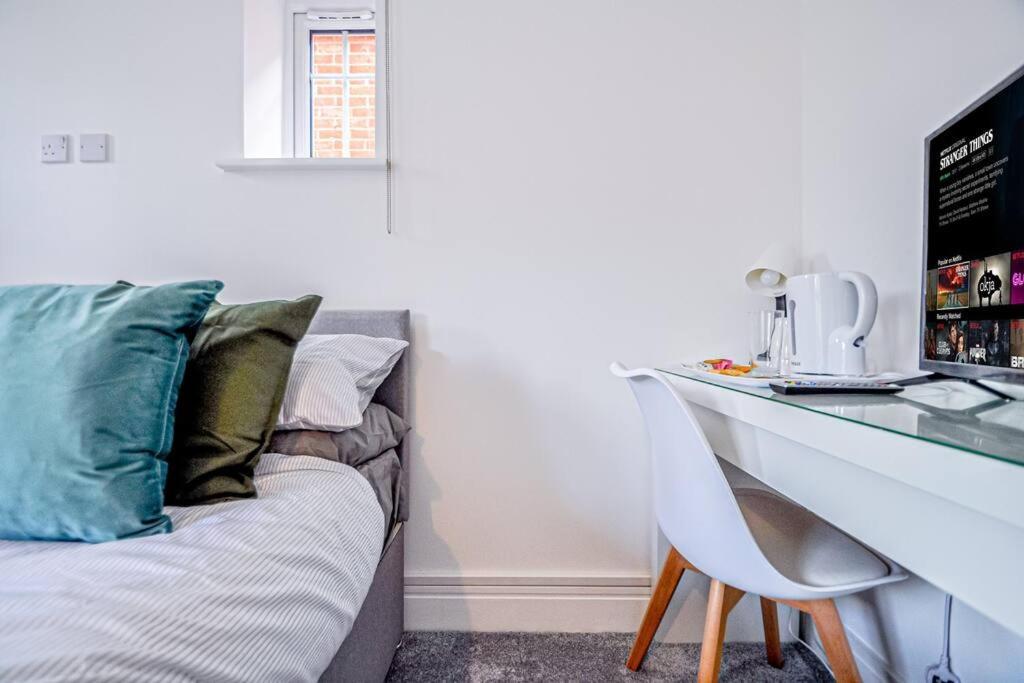 Entire House Sleeps 8 Near The River Thames Maidenhead Exterior foto