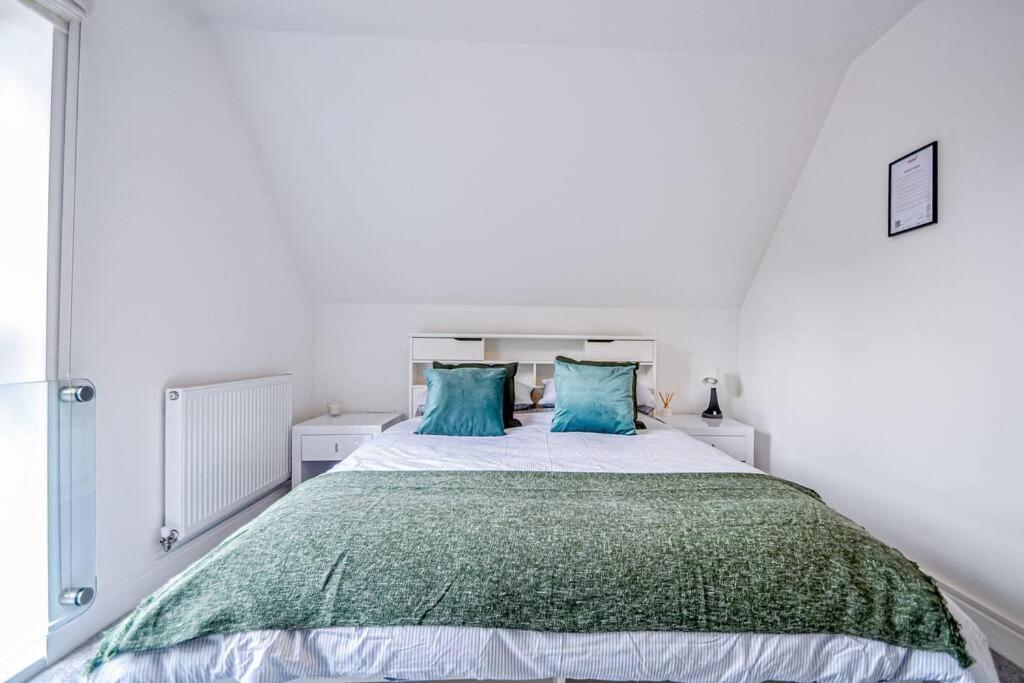 Entire House Sleeps 8 Near The River Thames Maidenhead Exterior foto
