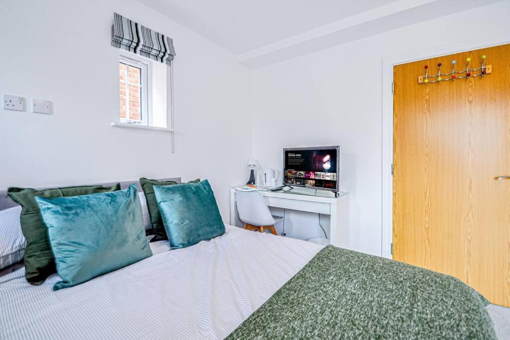 Entire House Sleeps 8 Near The River Thames Maidenhead Exterior foto