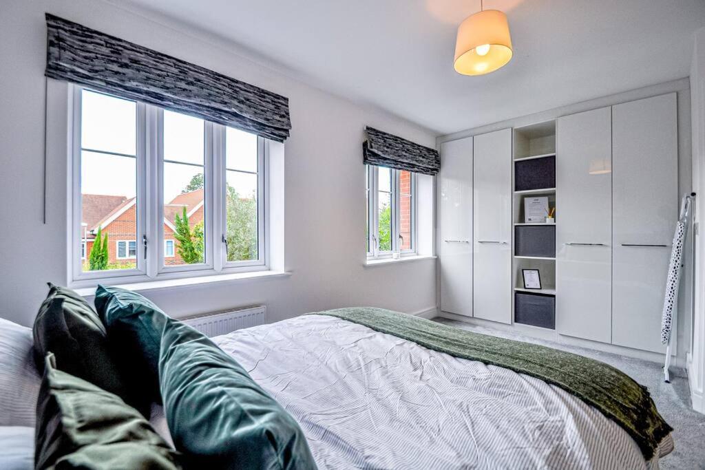 Entire House Sleeps 8 Near The River Thames Maidenhead Exterior foto