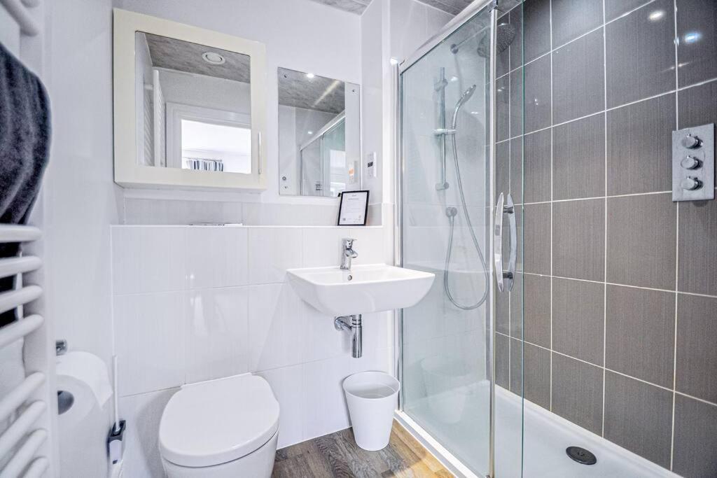 Entire House Sleeps 8 Near The River Thames Maidenhead Exterior foto
