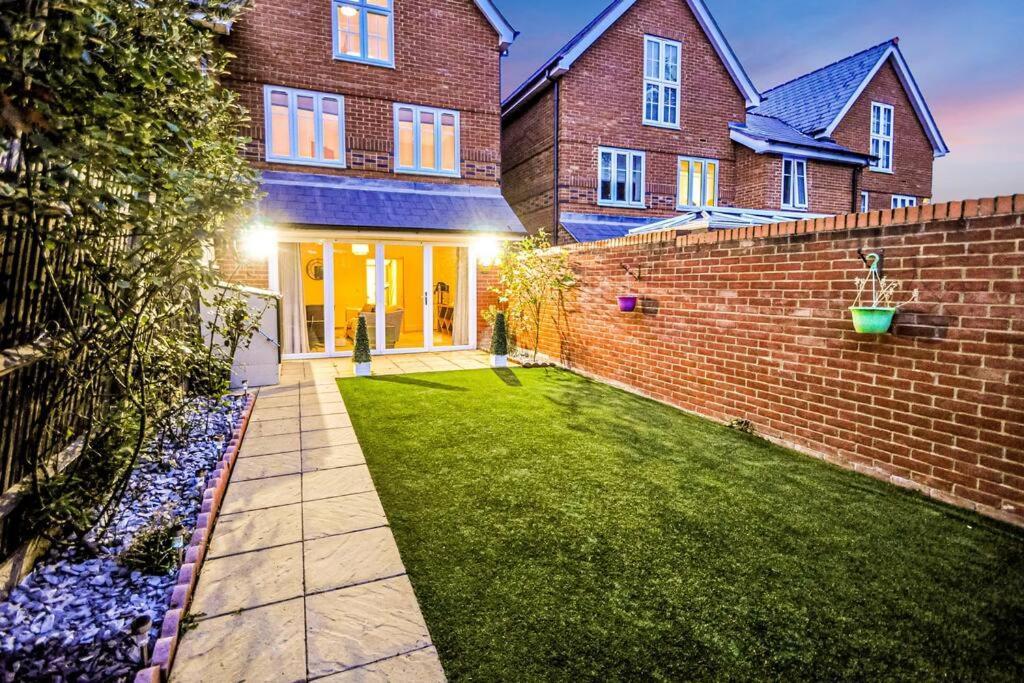 Entire House Sleeps 8 Near The River Thames Maidenhead Exterior foto