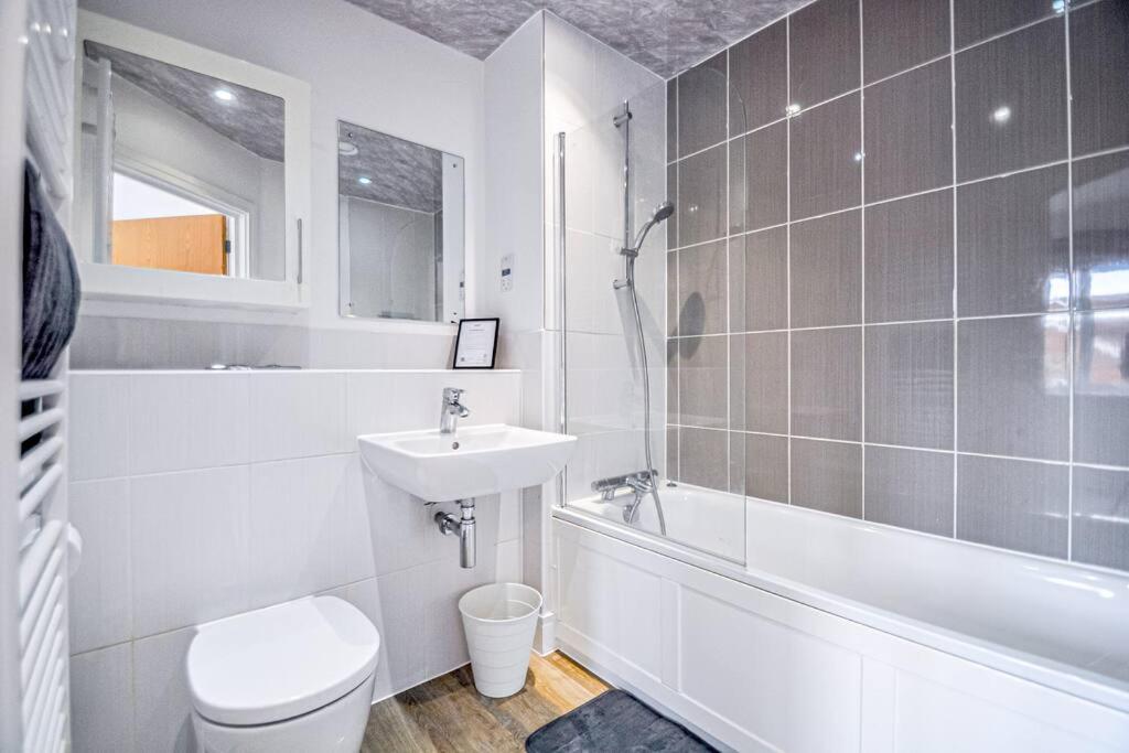 Entire House Sleeps 8 Near The River Thames Maidenhead Exterior foto
