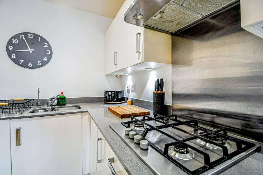 Entire House Sleeps 8 Near The River Thames Maidenhead Exterior foto